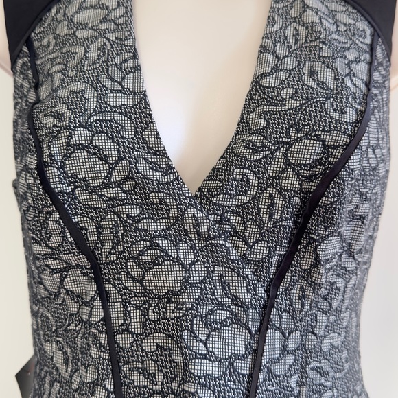 Bebe floral jacquard pleat dress - Picture 2 of 4